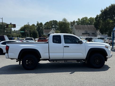 Used 2019 Toyota Tacoma SR w/ SX Package image 5