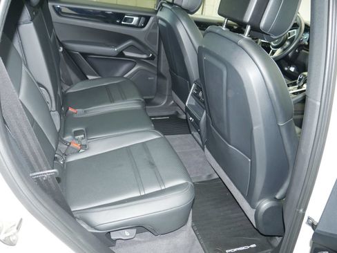 Certified 2023 Porsche Cayenne AWD/4WD image 28