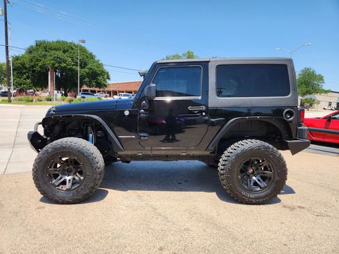 Used 2011 Jeep Wrangler Rubicon w/ PWR Convenience Group AWD/4WD image 1