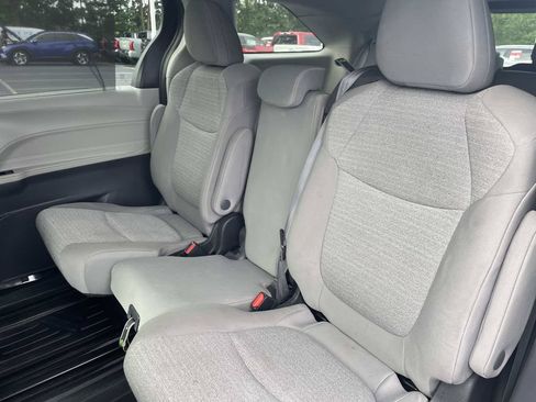 Used 2022 Toyota Sienna LE FWD image 12