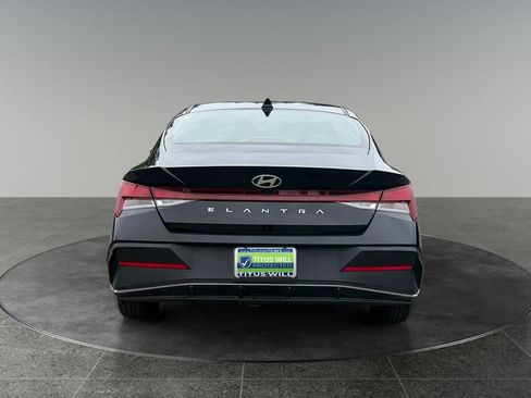 Used 2024 Hyundai Elantra SEL FWD image 8