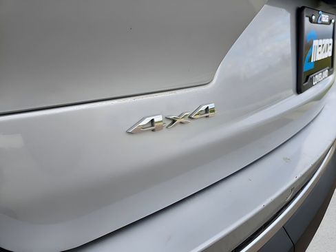 Used 2023 Jeep Grand Cherokee L Laredo image 10