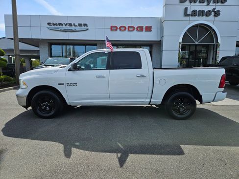 Used 2018 RAM 1500 Classic SLT AWD/4WD image 2