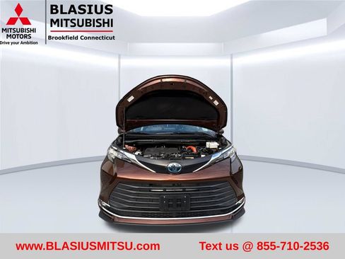 Used 2022 Toyota Sienna XLE AWD/4WD image 59