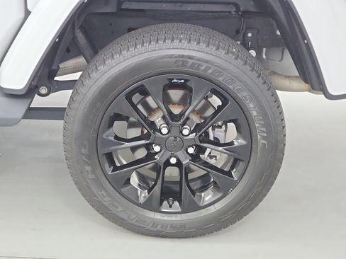 Used 2023 Jeep Gladiator Overland AWD/4WD image 32