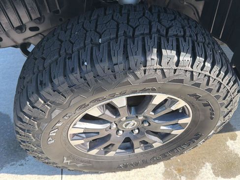 Used 2017 Nissan Titan PRO-4X AWD/4WD image 10