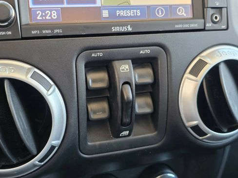 Used 2012 Jeep Wrangler Unlimited Sahara w/ Connectivity Group AWD/4WD image 23