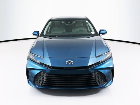 Used 2025 Toyota Camry LE image 2