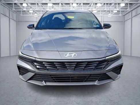 Certified 2025 Hyundai Elantra Sport FWD image 2