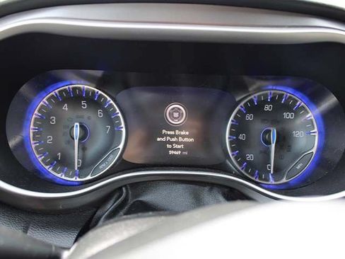 Used 2020 Chrysler Pacifica Touring-L Plus FWD image 8