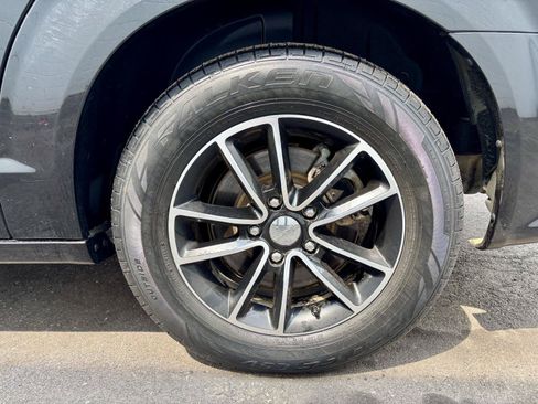 Used 2018 Dodge Grand Caravan SE FWD image 33