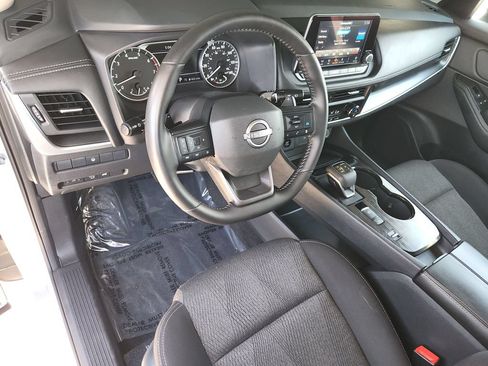 Used 2025 Nissan Rogue SV FWD image 12