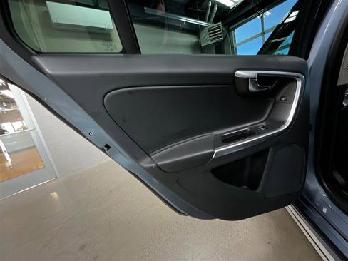 Used 2017 Volvo V60 T5 Cross Country w/ Climate Package image 19