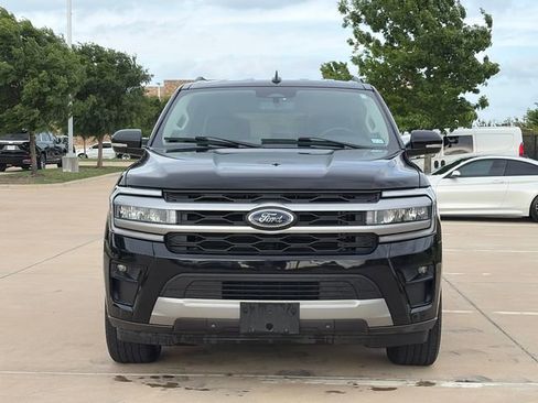 Used 2023 Ford Expedition XLT image 2