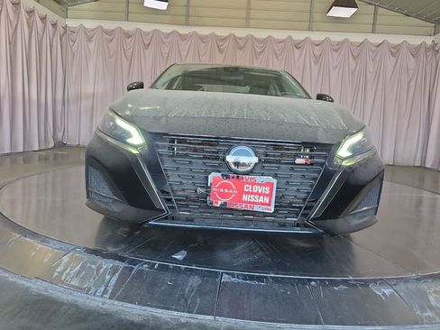 Used 2023 Nissan Altima 2.5 SR FWD image 11