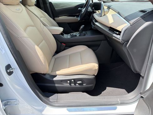 Certified 2024 Cadillac XT4 Luxury w/ Cold Weather Package FWD image 29