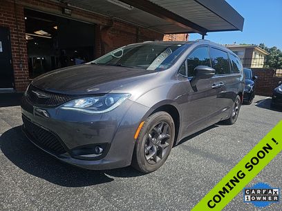 Used 2019 Chrysler Pacifica Limited w/ Advanced Safetytec Group