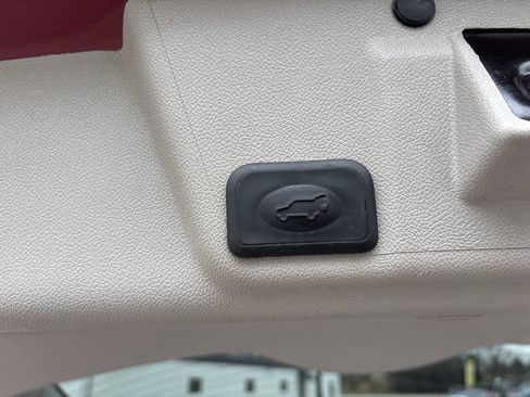 Used 2016 Buick Enclave Premium w/ Experience Buick Package FWD image 40