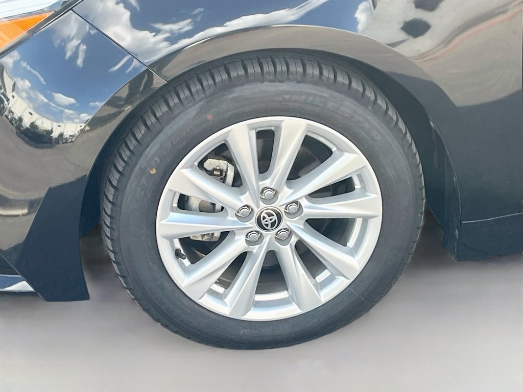 Used 2025 Toyota Corolla LE w/ LE Premium Package FWD image 27