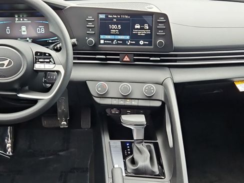 Used 2026 Hyundai Elantra SE FWD image 20