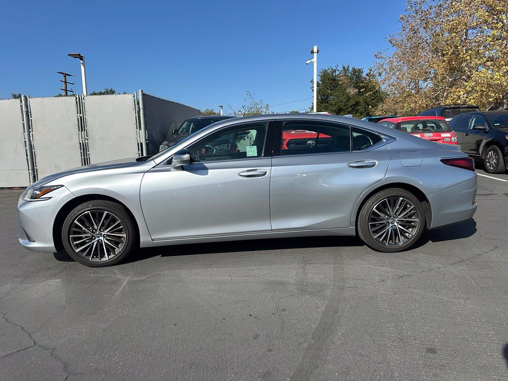 Used 2024 Lexus ES 350 w/ Premium Package FWD image 2