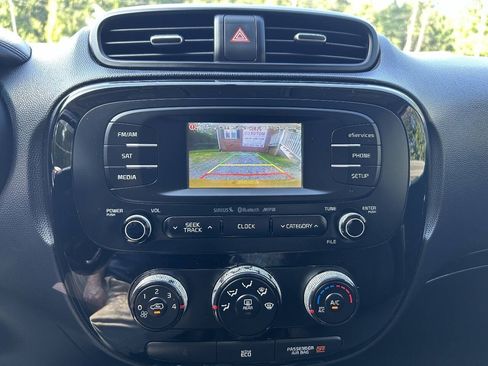 Used 2014 Kia Soul ! FWD image 18