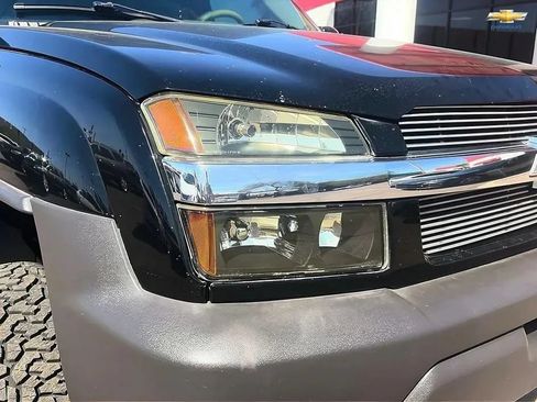 Used 2004 Chevrolet Avalanche 2500 w/ Preferred Equipment Group AWD/4WD image 11