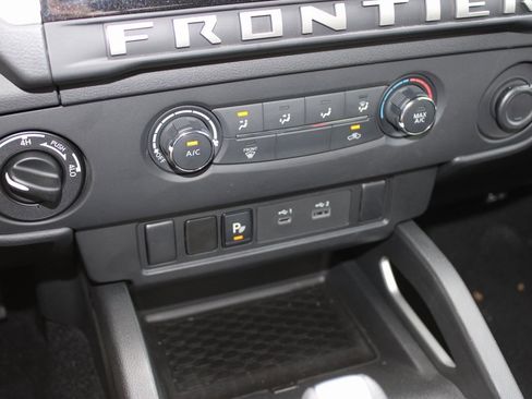 Used 2025 Nissan Frontier SV image 23