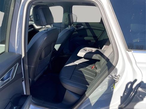 Used 2022 Audi Q4 e-tron Prestige image 24