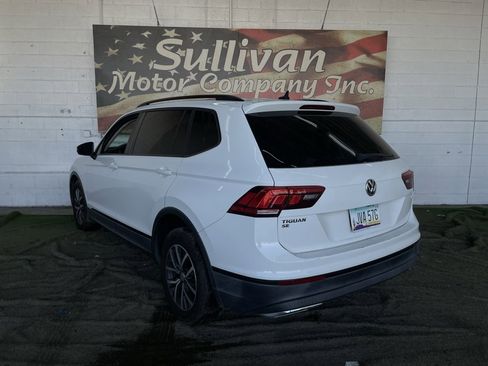 Used 2018 Volkswagen Tiguan SE w/ Panoramic Sunroof Package image 3