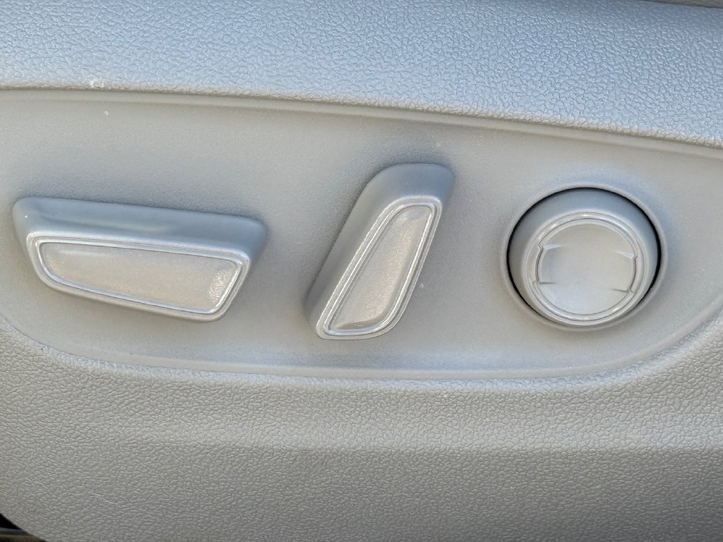 Certified 2022 Toyota Highlander XLE AWD/4WD image 50