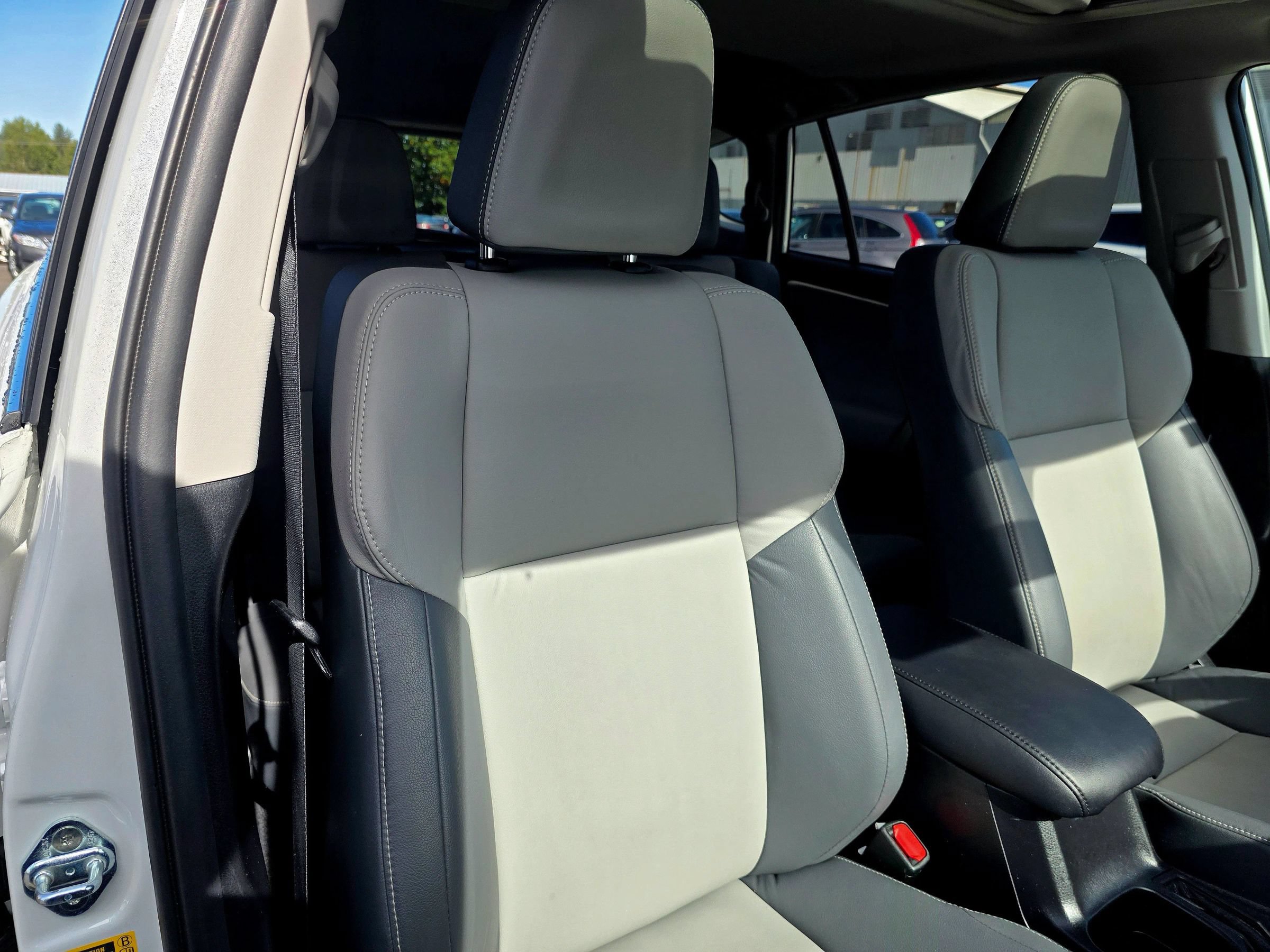 Used 2014 Toyota RAV4 Limited w/ Technology Package AWD/4WD image 45
