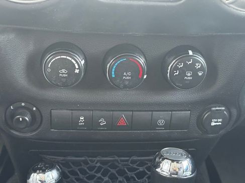 Used 2018 Jeep Wrangler Unlimited Sahara image 35