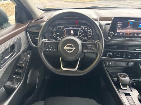 Used 2023 Nissan Rogue S image 8