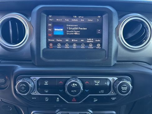 Used 2018 Jeep Wrangler Unlimited Sahara image 24