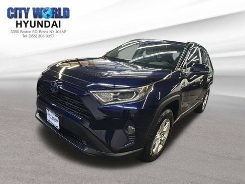 Used 2019 Toyota RAV4 XLE AWD/4WD image 1