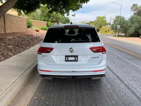 Used 2018 Volkswagen Tiguan SEL w/ R-Line Package image 11