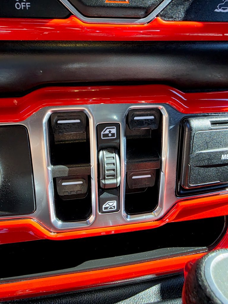 Used 2021 Jeep Gladiator Sport AWD/4WD image 19