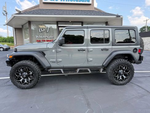 Used 2019 Jeep Wrangler Unlimited Sport AWD/4WD image 2