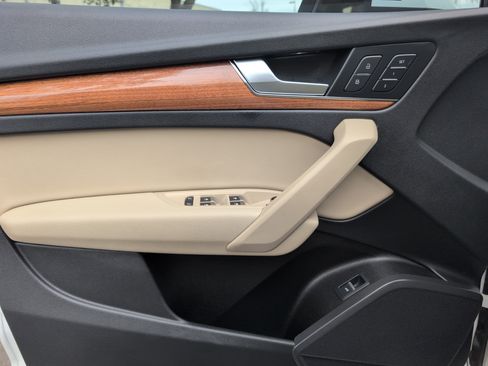 Used 2021 Audi Q5 Premium image 21