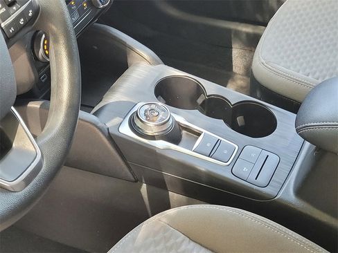 Used 2022 Ford Escape SE image 19