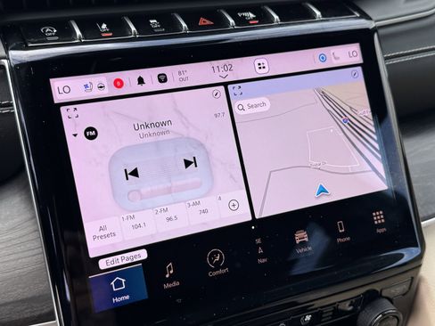 Used 2023 Jeep Grand Cherokee Limited w/ Luxury Tech Group II image 18