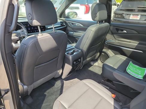 Used 2024 Chevrolet Traverse LT w/ Enhanced Driving Package FWD image 12