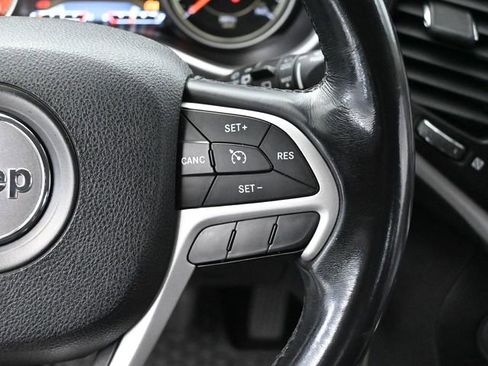 Used 2015 Jeep Cherokee Trailhawk AWD/4WD image 26