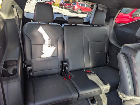 Used 2025 Chevrolet Traverse Z71 w/ Driver Confidence Package image 14