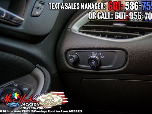 Used 2025 Chevrolet Malibu LT FWD image 17