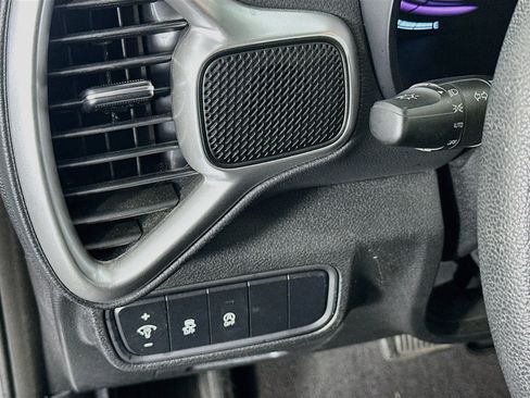 Used 2025 Kia Soul LX w/ LX Technology Package FWD image 17