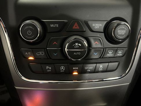 Used 2021 Jeep Grand Cherokee Laredo RWD image 30