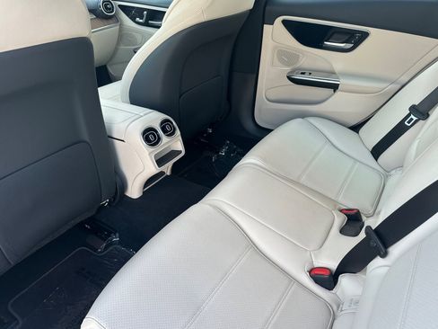 Used 2023 Mercedes-Benz C 300 Sedan image 11