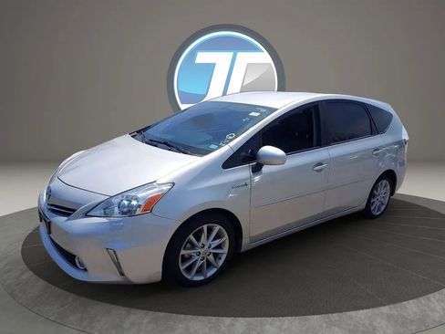 Used 2014 Toyota Prius V Five FWD image 4